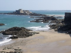 St Malo: Tide out - all clear to walk to the fort