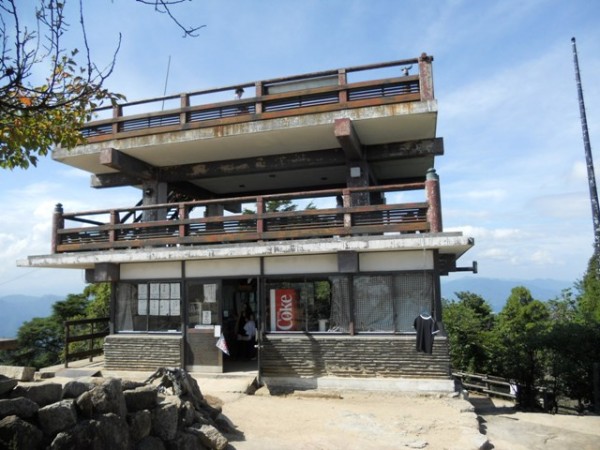 Unexpected eyesore at the top of Mount Misen 